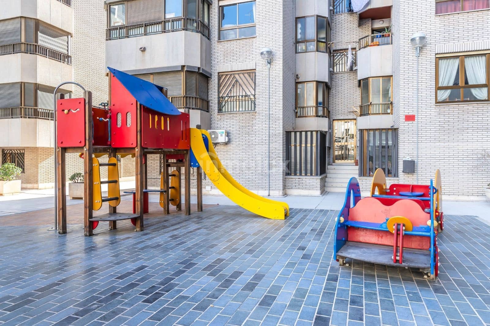 4 quarto Apartamento para venda em Alicante cidade com piscina garagem - 480 000 € (Ref: 9072825)