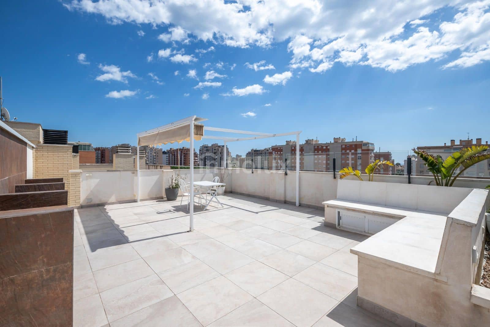2 soveværelse Penthouse til salg i Playa de San Juan med swimmingpool garage - € 659.000 (Ref: 9101572)