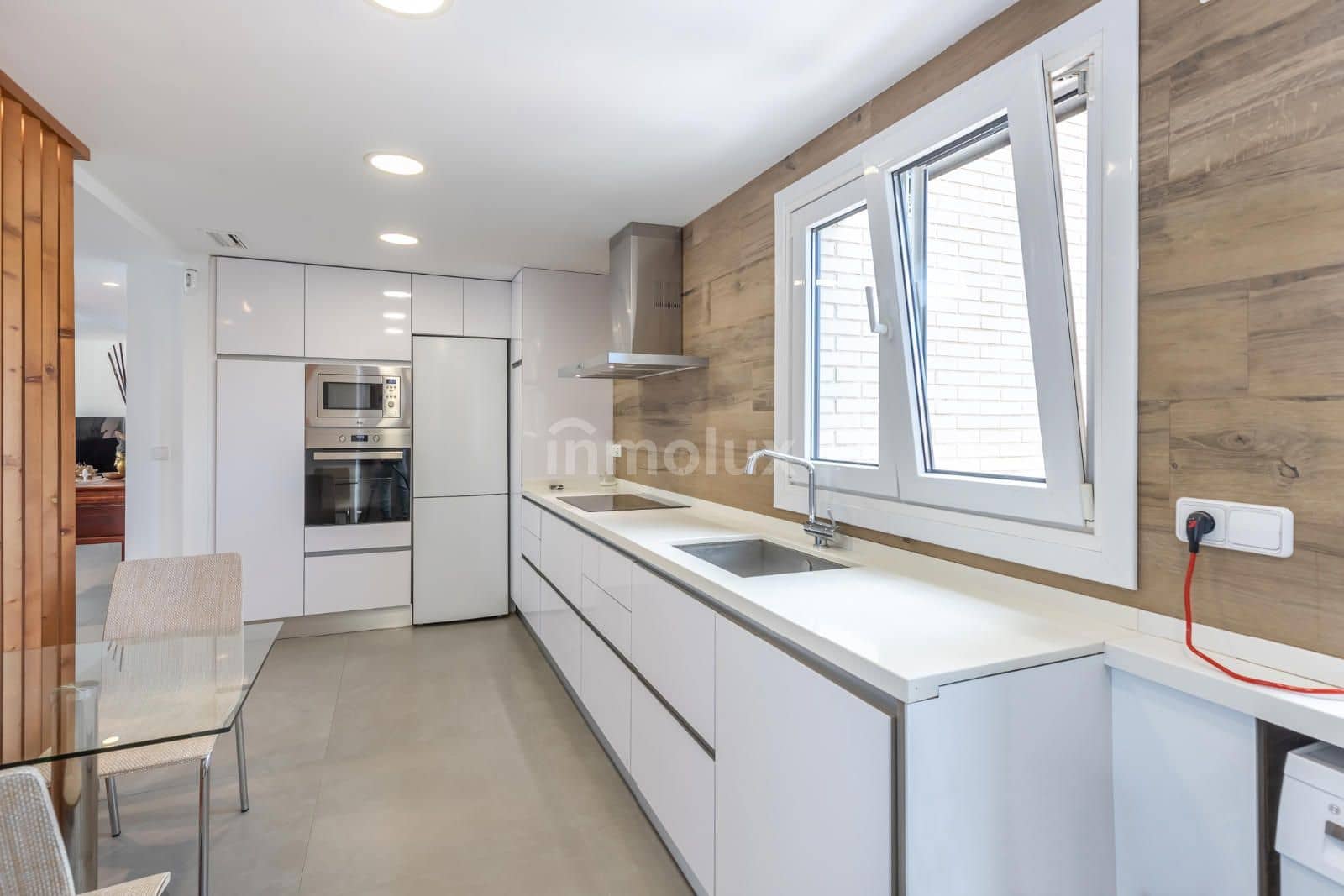 2 soveværelse Penthouse til salg i Playa de San Juan med swimmingpool garage - € 659.000 (Ref: 9101572)