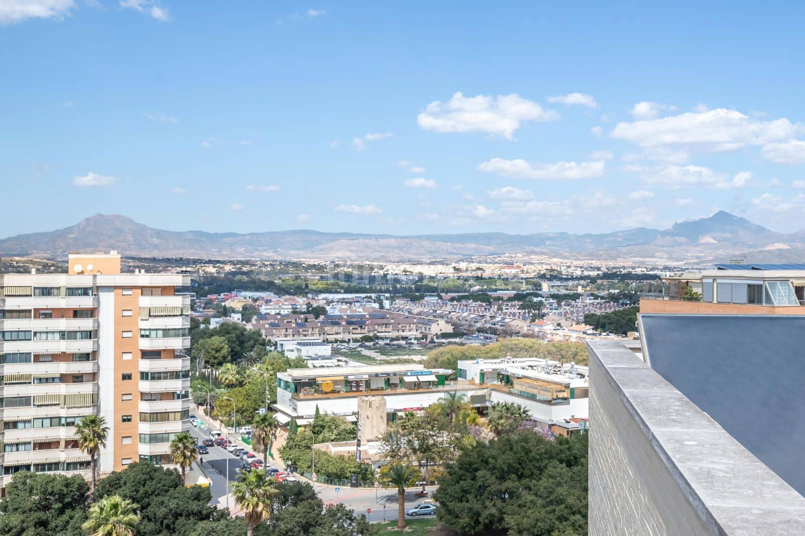 2 soveværelse Penthouse til salg i Playa de San Juan med swimmingpool garage - € 659.000 (Ref: 9101572)