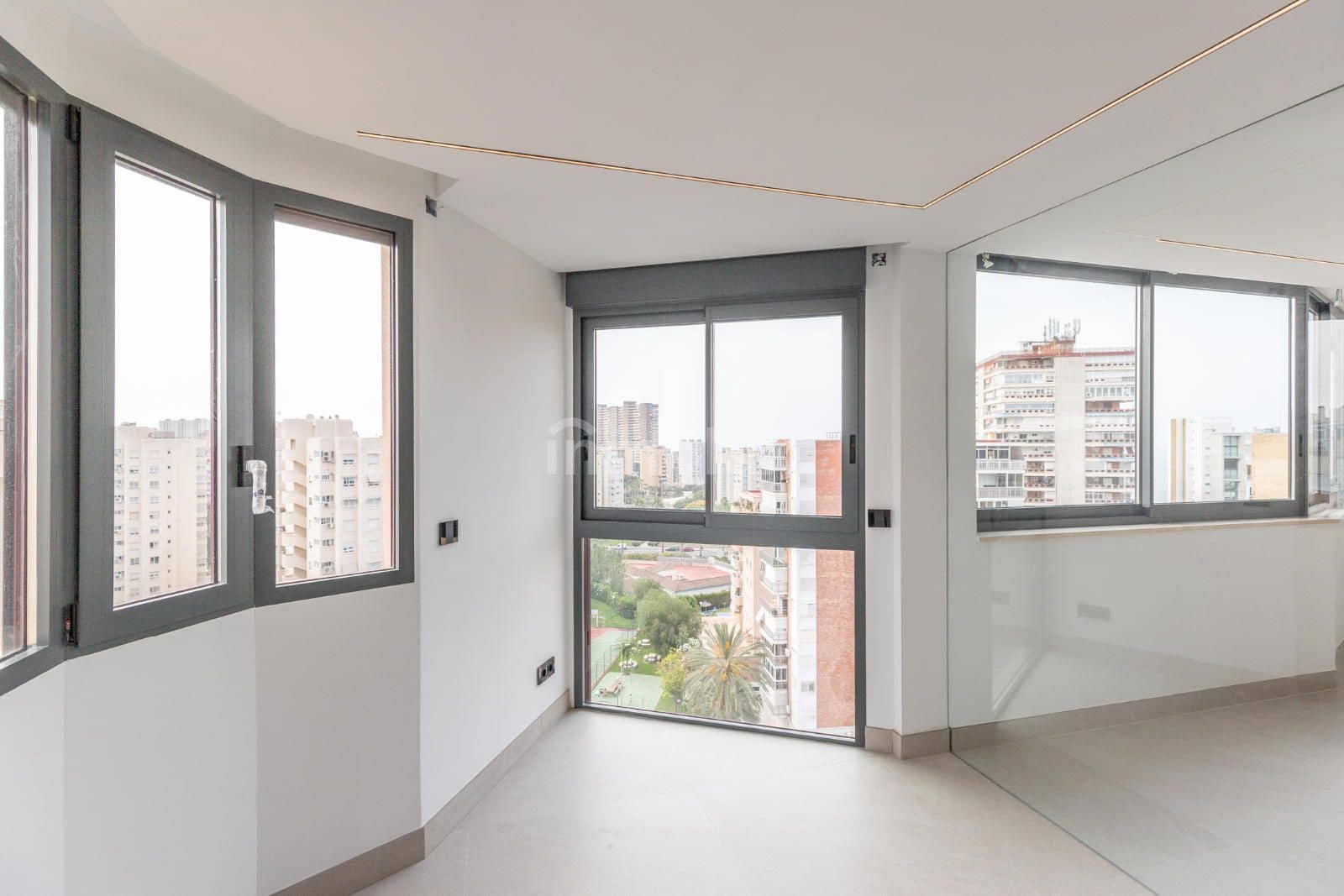 3 soverom Leilighet til salgs i Alicante by med svømmebasseng garasje - € 470 000 (Ref: 9118450)