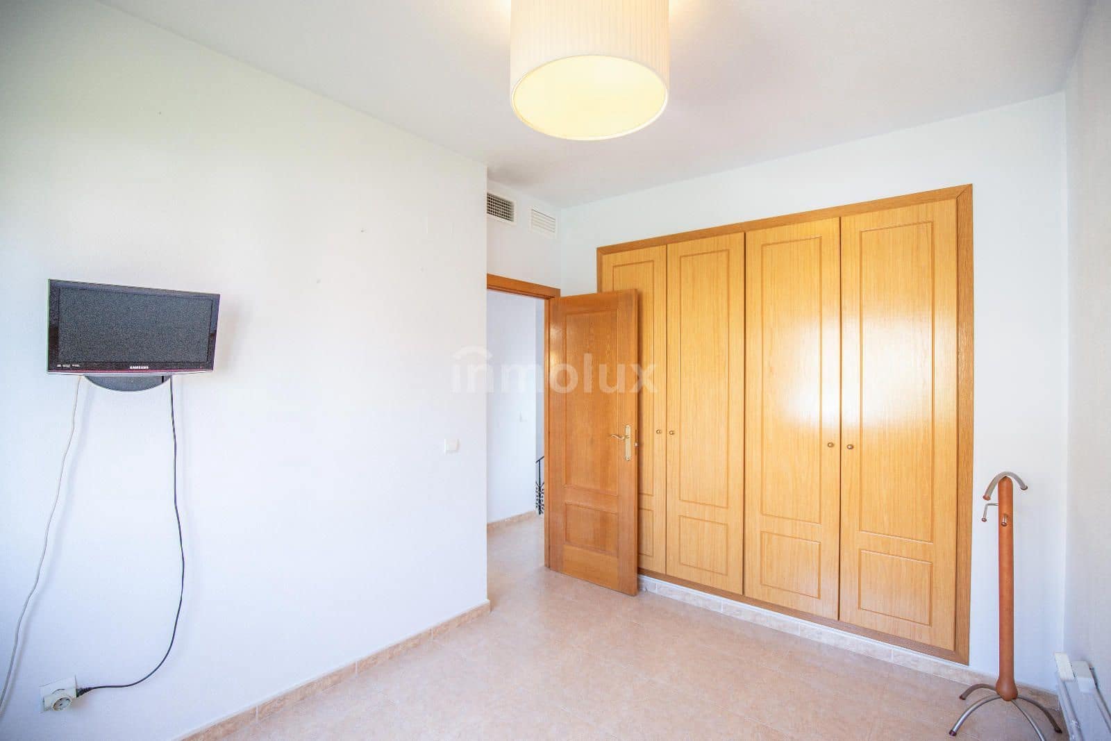 4 bedroom Villa for sale in Busot with pool garage - € 500,000 (Ref: 9127885)