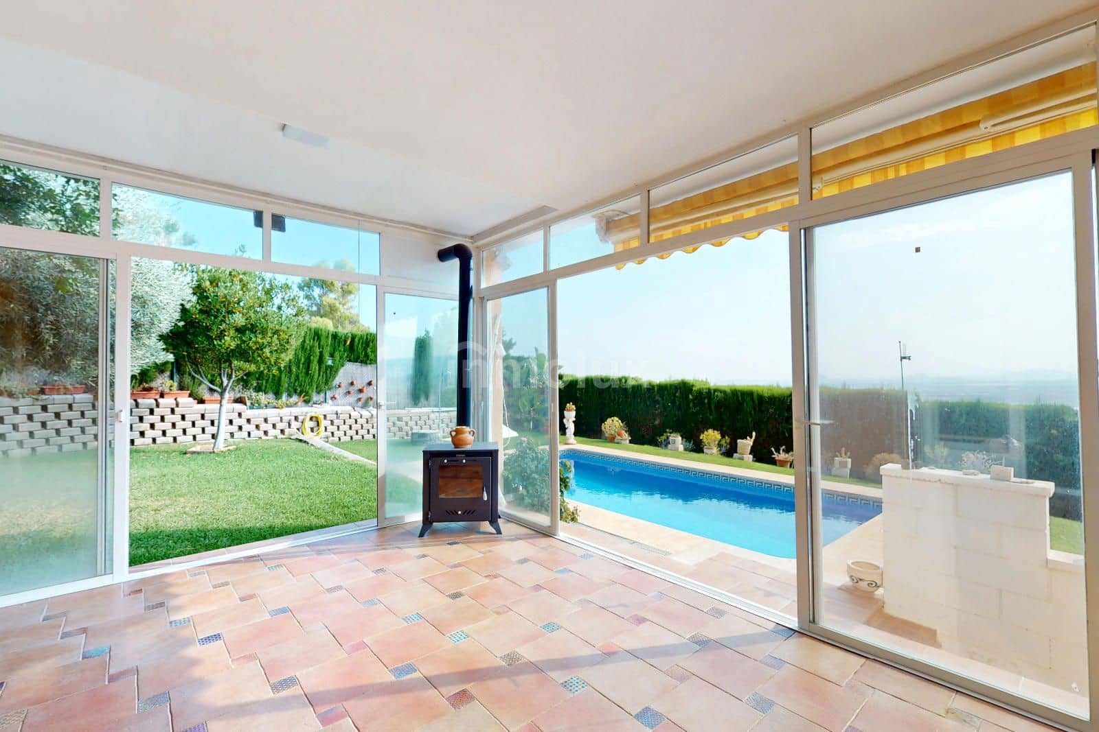 4 bedroom Villa for sale in Busot with pool garage - € 500,000 (Ref: 9127885)