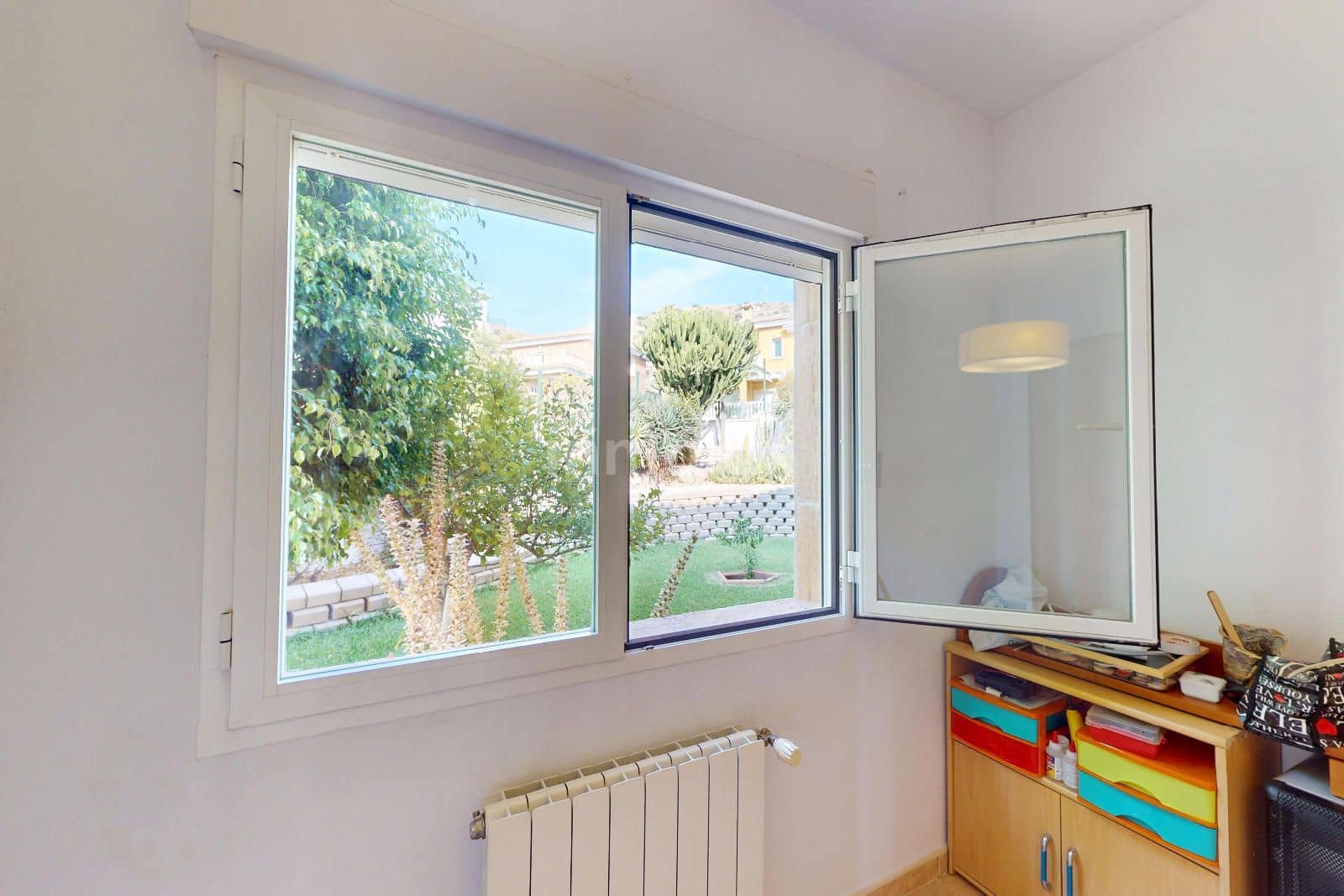 4 bedroom Villa for sale in Busot with pool garage - € 500,000 (Ref: 9127885)