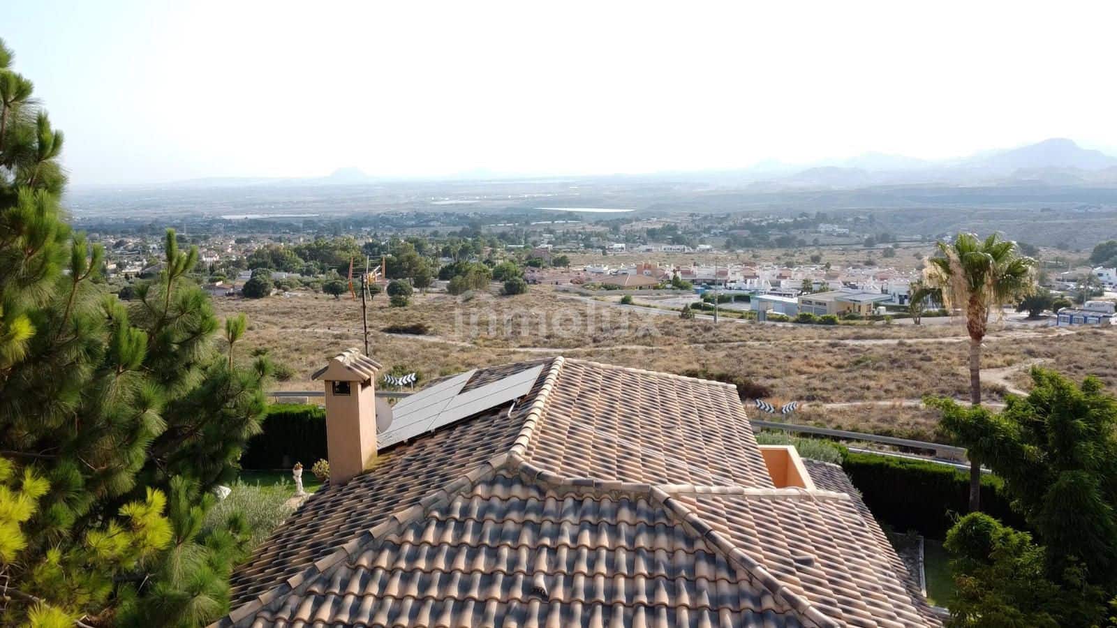 4 bedroom Villa for sale in Busot with pool garage - € 500,000 (Ref: 9127885)