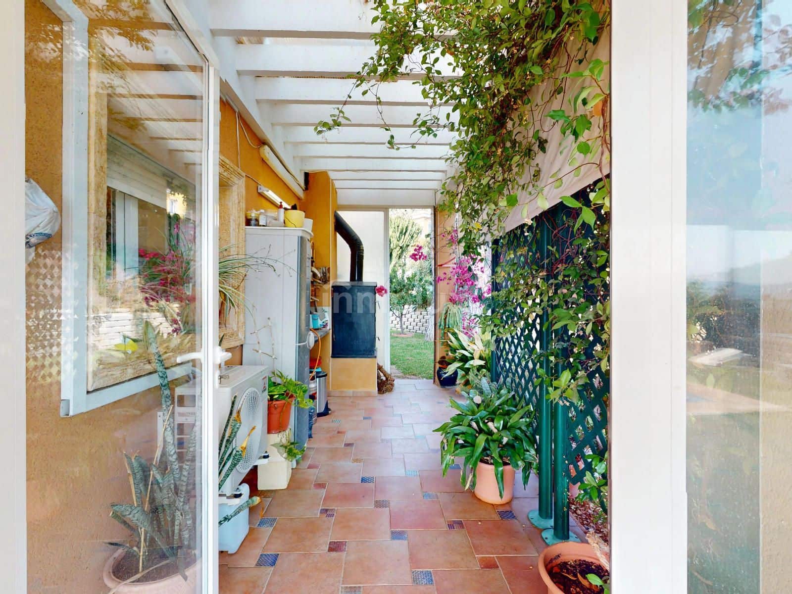 4 bedroom Villa for sale in Busot with pool garage - € 500,000 (Ref: 9127885)