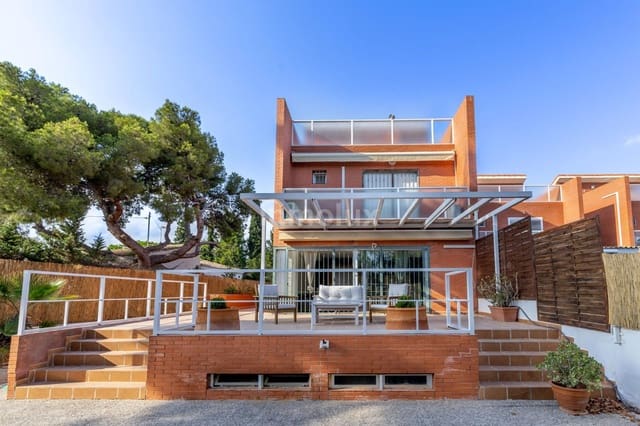 3 bedroom Townhouse for sale in Playa de Muchavista, El Campello with pool garage - € 575,000 (Ref: 9132925)