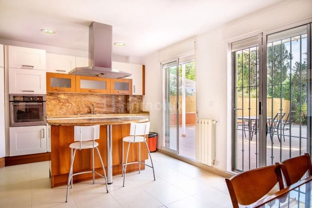 3 bedroom Townhouse for sale in Playa de Muchavista, El Campello with pool garage - € 575,000 (Ref: 9132925)