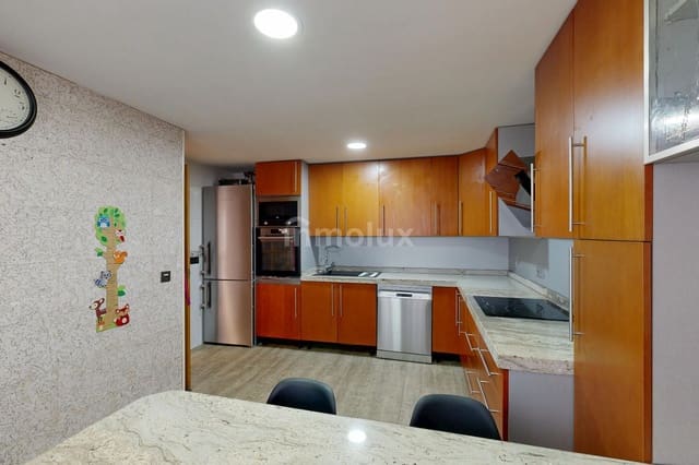 4 bedroom Townhouse for sale in Norte, Alicante / Alacant city with pool garage - € 392,000 (Ref: 9142531)