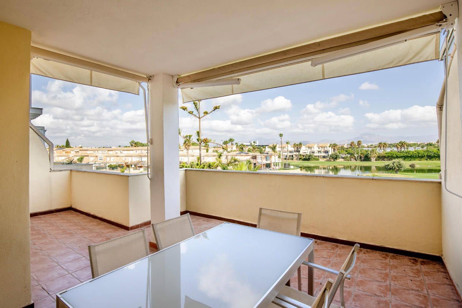 2 soveværelse Lejlighed til leje i Alicante by med swimmingpool garage - € 1.500 (Ref: 9161928)