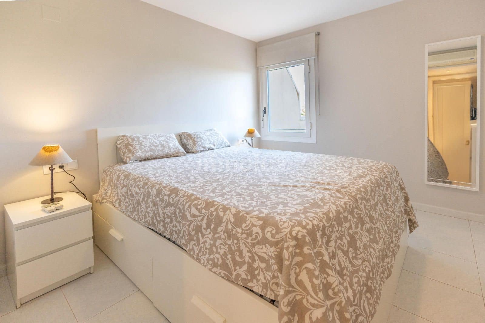 2 soveværelse Lejlighed til leje i Alicante by med swimmingpool garage - € 1.500 (Ref: 9161928)