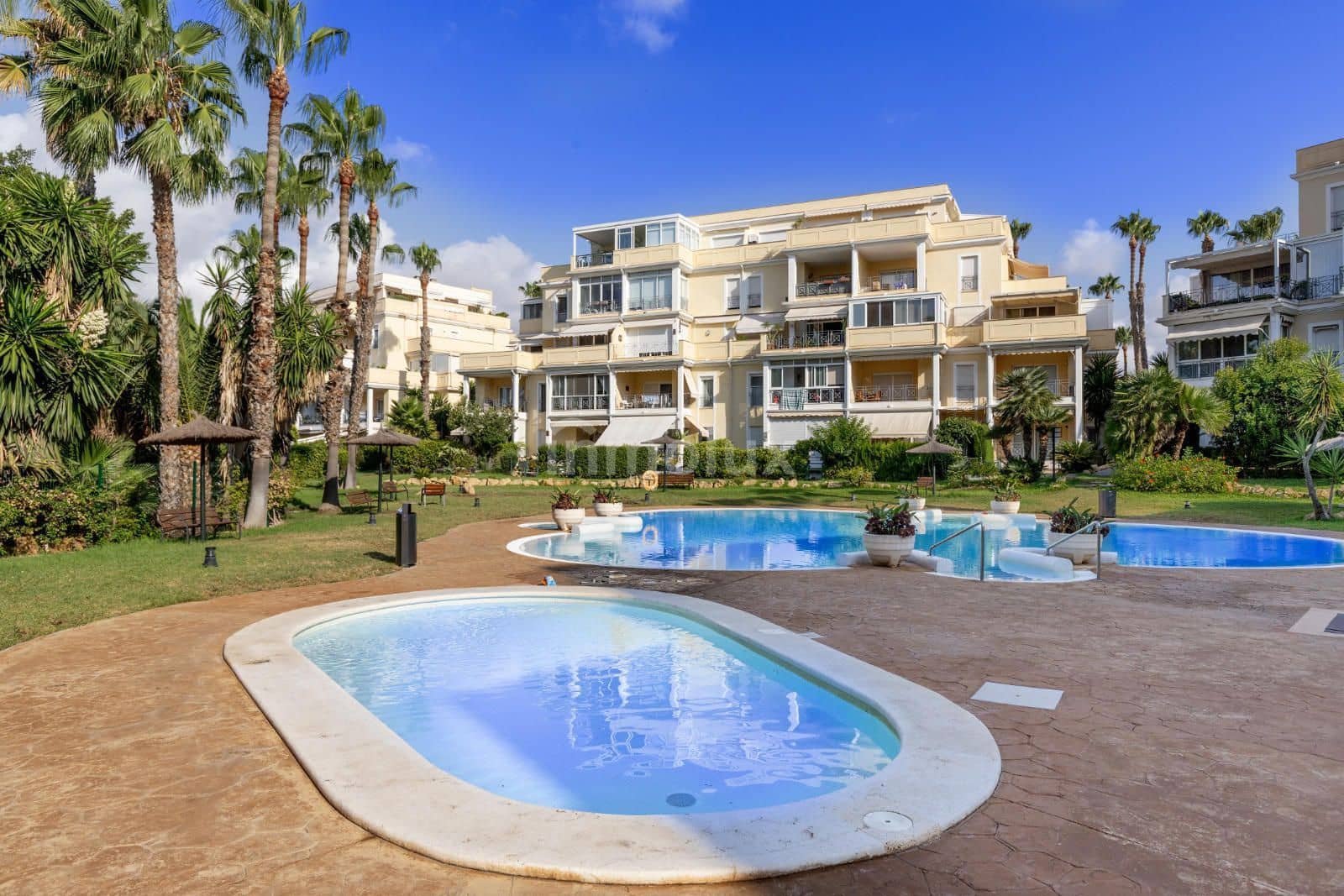 2 soveværelse Lejlighed til leje i Alicante by med swimmingpool garage - € 1.500 (Ref: 9161928)