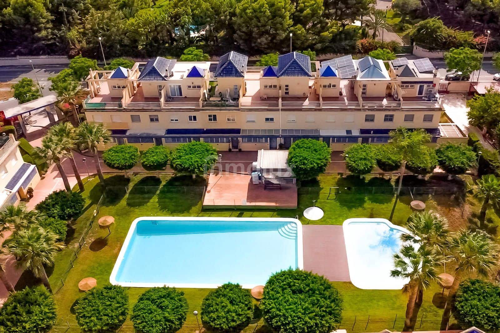 3 soveværelse Byhus til salg i Alicante by med swimmingpool garage - € 600.000 (Ref: 9163007)