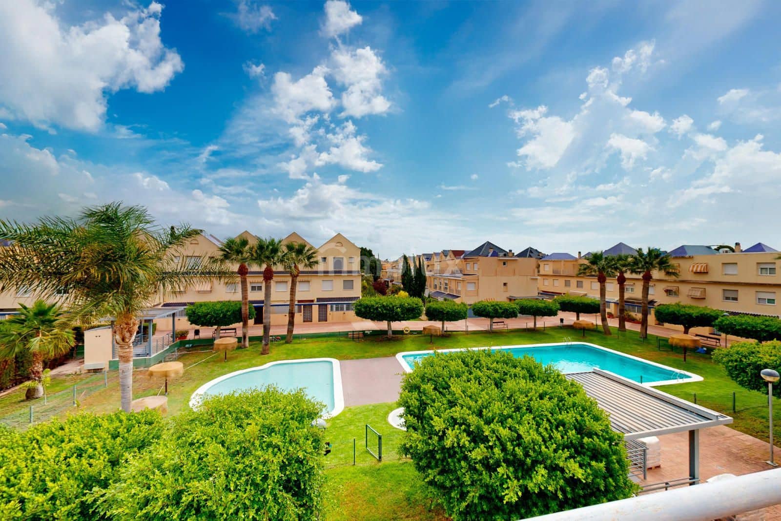 3 soveværelse Byhus til salg i Alicante by med swimmingpool garage - € 600.000 (Ref: 9163007)