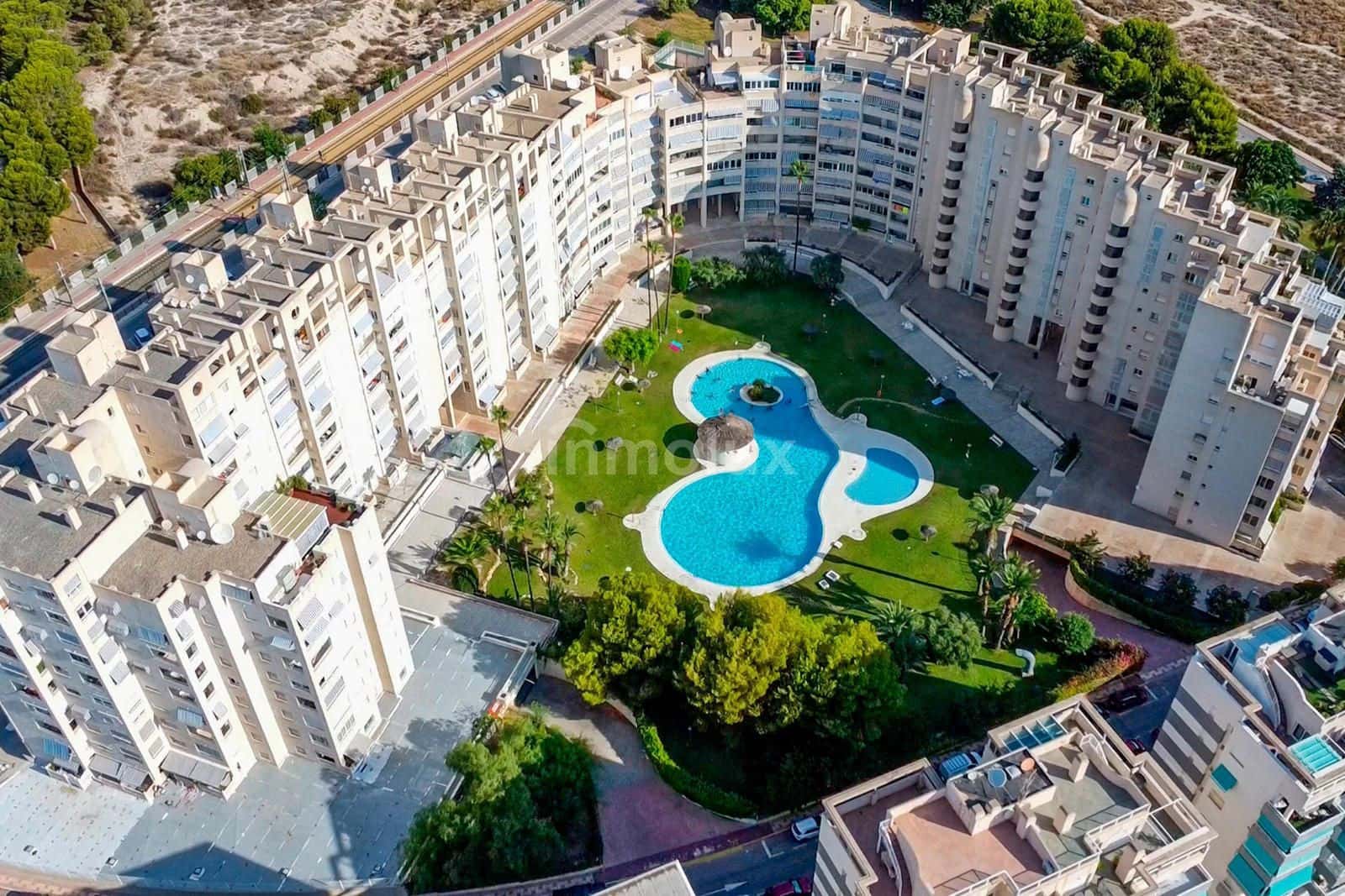 2 soveværelse Lejlighed til salg i El Campello med swimmingpool garage - € 320.000 (Ref: 9163311)