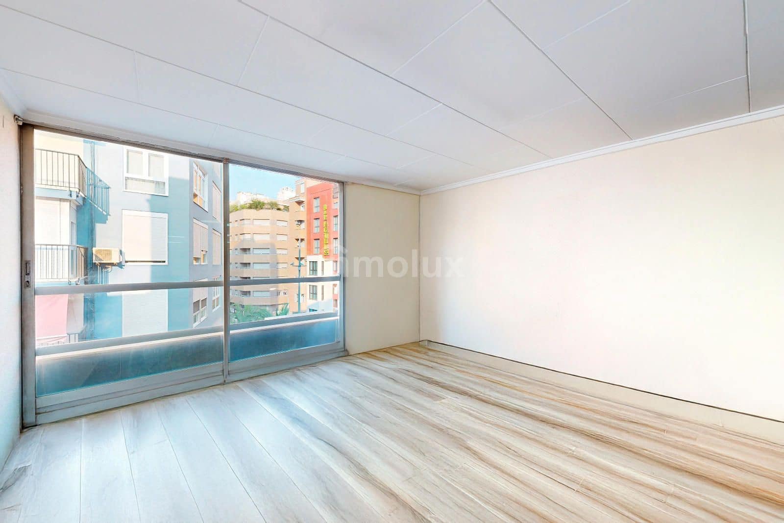Office for sale in Alicante / Alacant city - € 110,000 (Ref: 9189567)