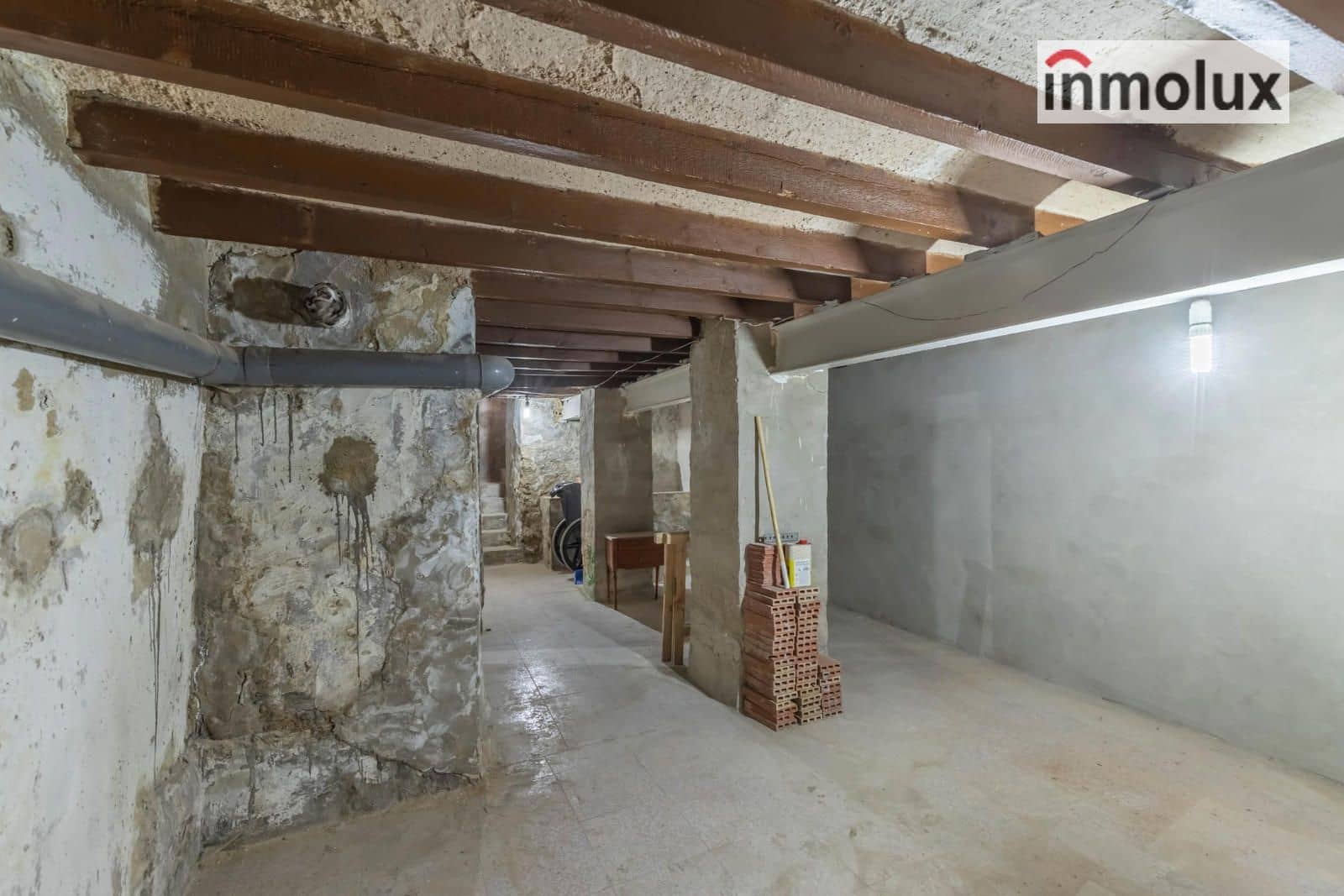 5 bedroom Villa for sale in Agost - € 156,000 (Ref: 9237707)