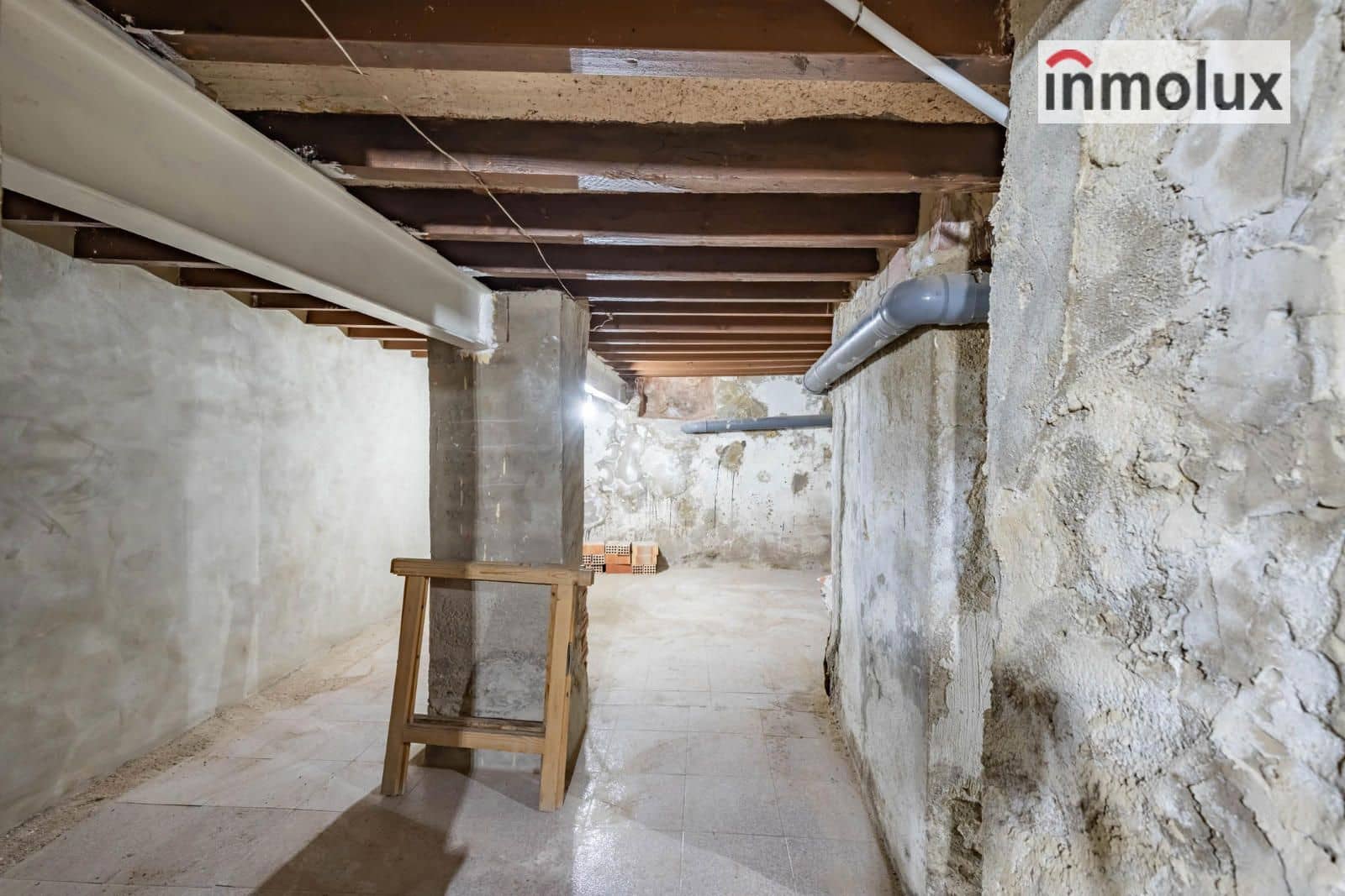 5 bedroom Villa for sale in Agost - € 156,000 (Ref: 9237707)