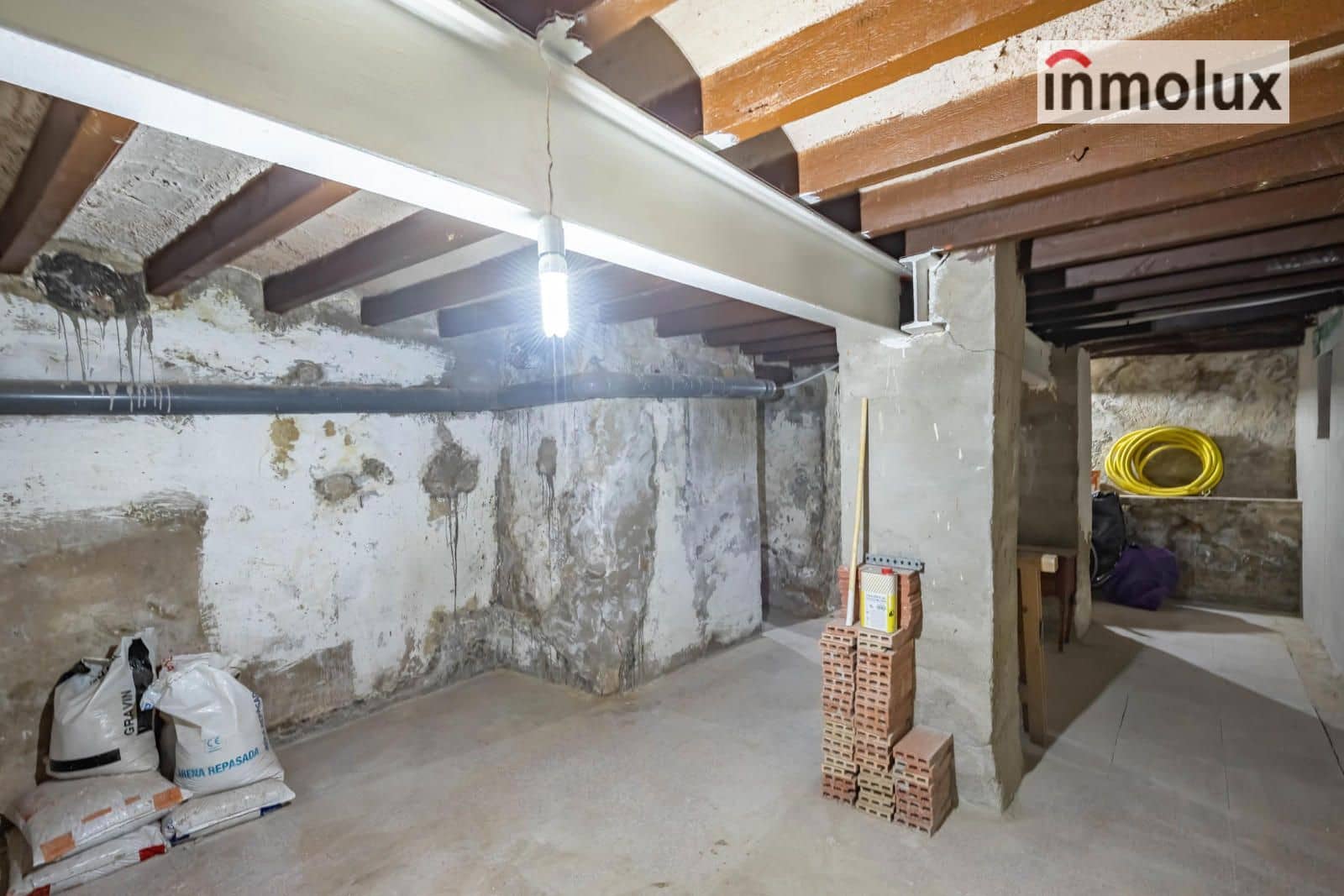 5 bedroom Villa for sale in Agost - € 156,000 (Ref: 9237707)