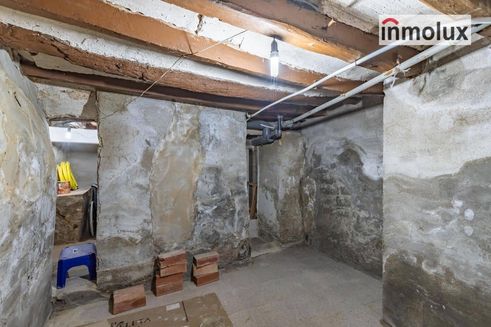 5 bedroom Villa for sale in Agost - € 156,000 (Ref: 9237707)