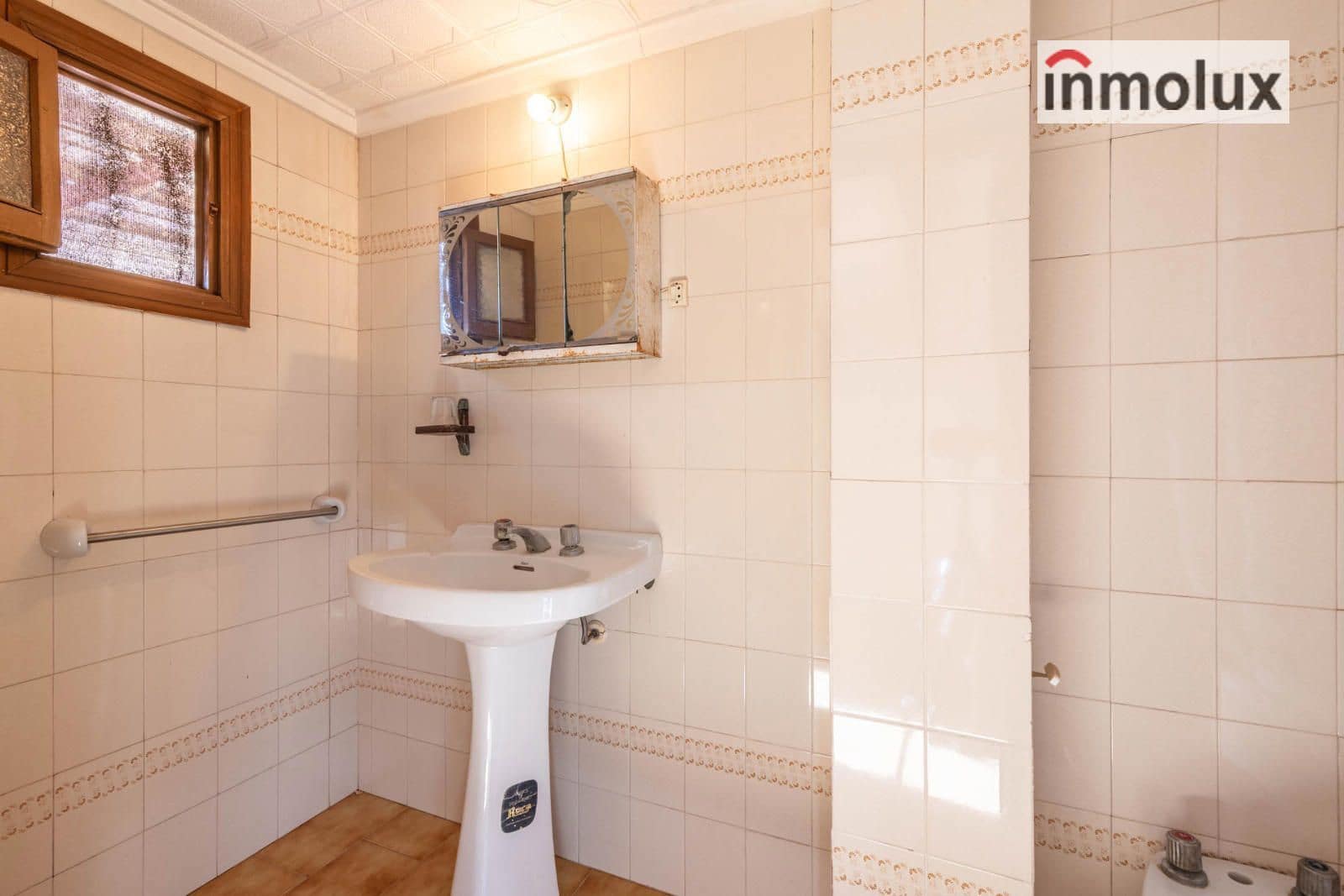 5 bedroom Villa for sale in Agost - € 156,000 (Ref: 9237707)