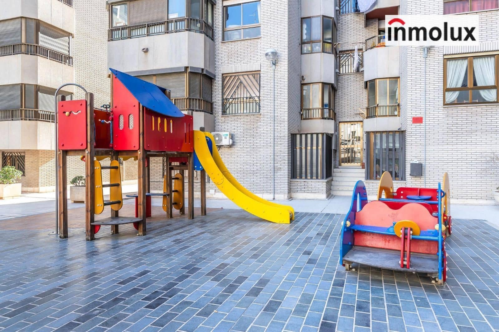 3 soveværelse Lejlighed til salg i Alicante by med swimmingpool garage - € 550.000 (Ref: 9293800)