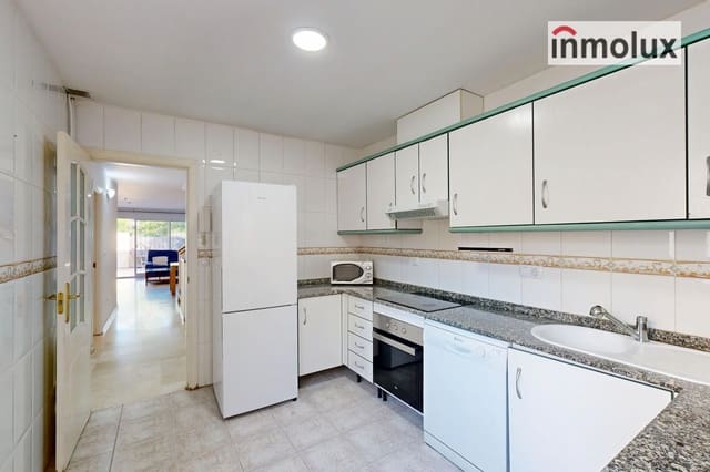 4 makuuhuone Omakotitalo myytävänä paikassa Alicante Golf, Alicante kaupunki mukana uima-altaan 
autotalli - 585 000 € (Ref: 9337324)