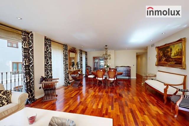 Piso de 5 habitaciones en Barrio del Centro, Alicante / Alacant ciudad en venta con garaje - 650.000 € (Ref: 9369200)