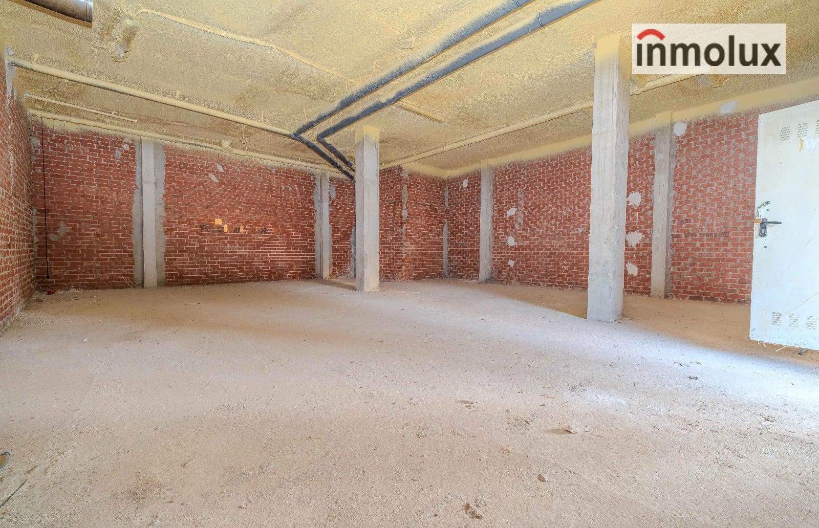 Kommersiell til leie i Alicante by - € 1 200 (Ref: 9386096)