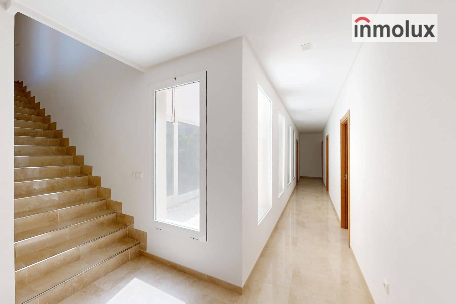 5 makuuhuone Huvila myytävänä paikassa Alicante kaupunki mukana uima-altaan 
autotalli - 650 000 € (Ref: 9400293)