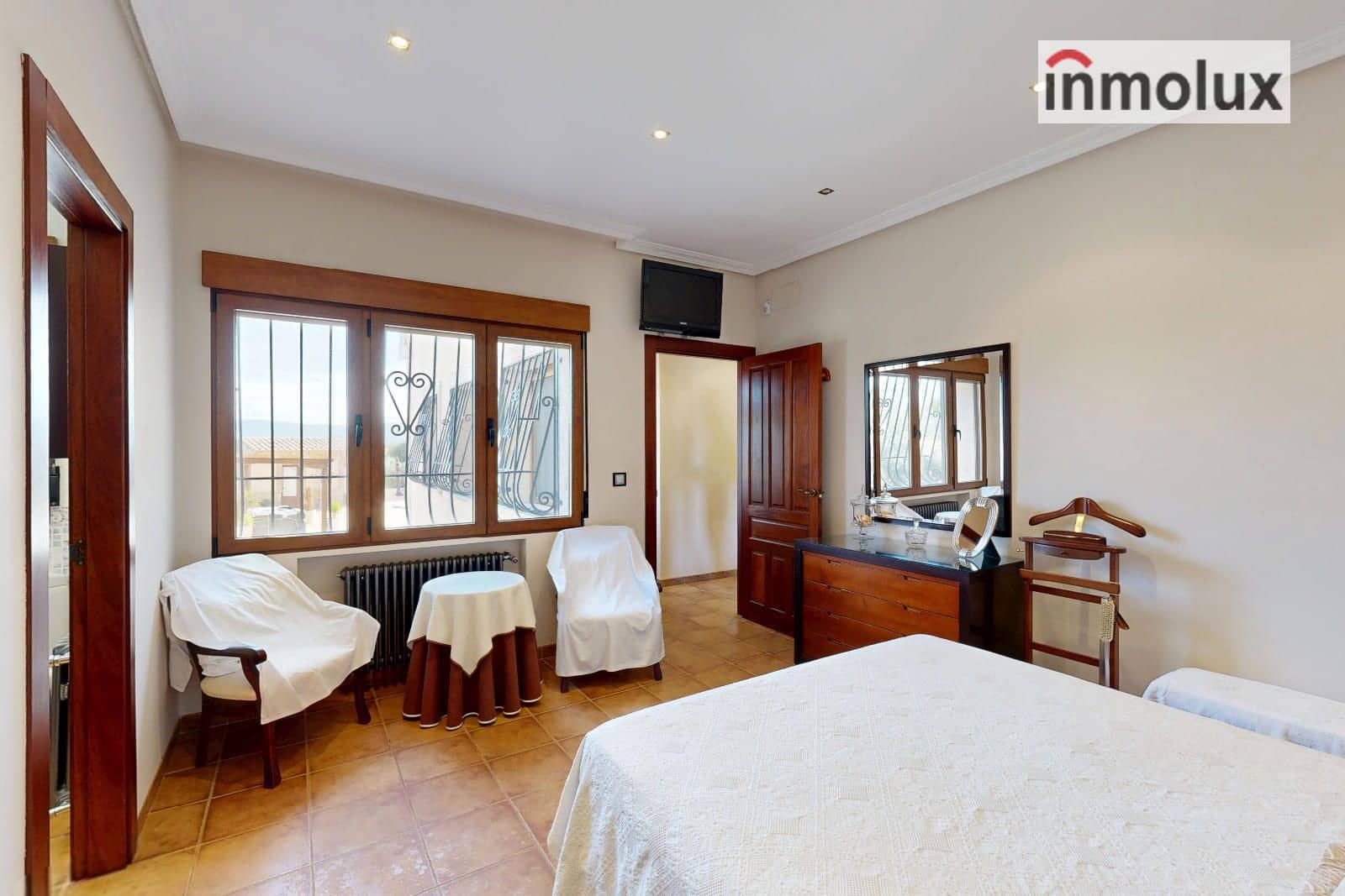 4 sypialnia Willa na sprzedaż w Castalla z basenem garażem - 1 500 000 € (Ref: 9448516)