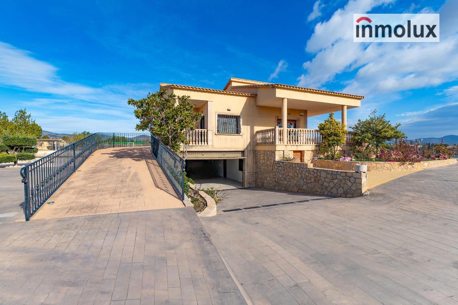 4 sypialnia Willa na sprzedaż w Castalla z basenem garażem - 1 500 000 € (Ref: 9448516)