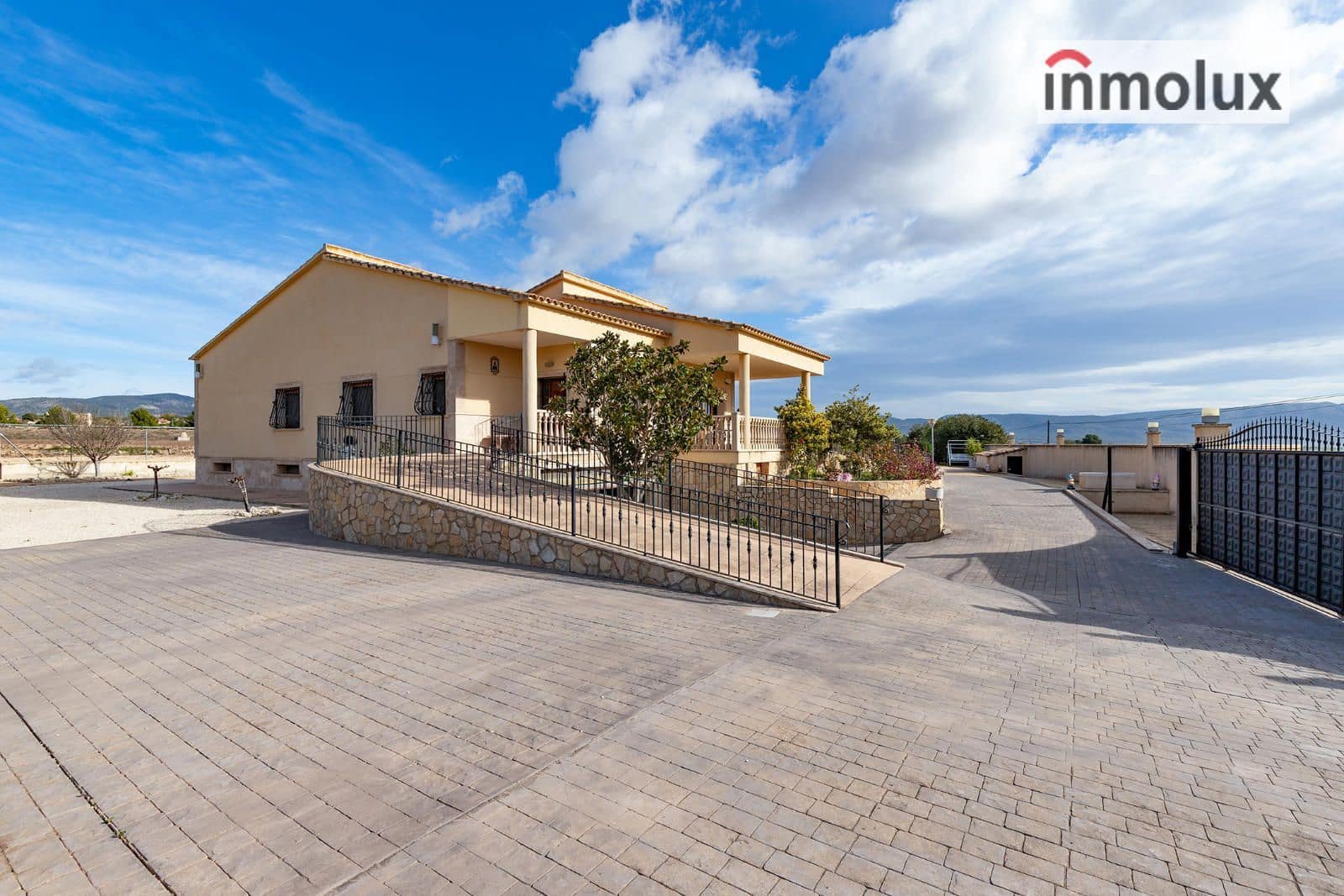 4 sypialnia Willa na sprzedaż w Castalla z basenem garażem - 1 500 000 € (Ref: 9448516)