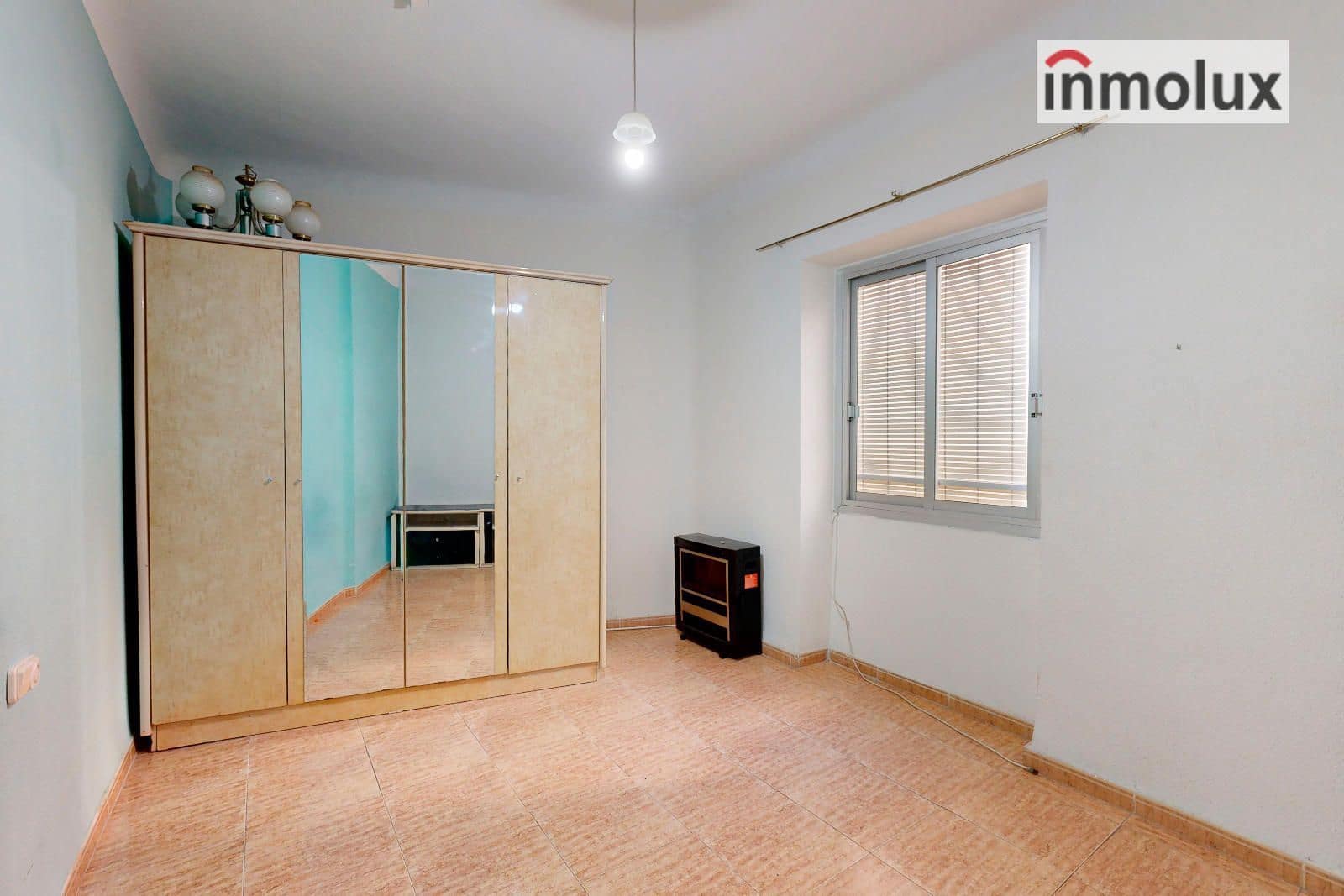 3 bedroom Flat for sale in Alicante / Alacant city - € 160,000 (Ref: 9490093)