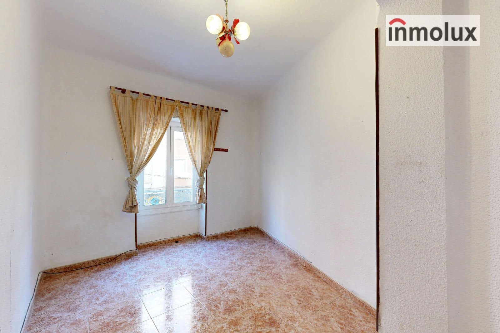 4 bedroom Flat for sale in Alicante / Alacant city - € 170,000 (Ref: 9490094)
