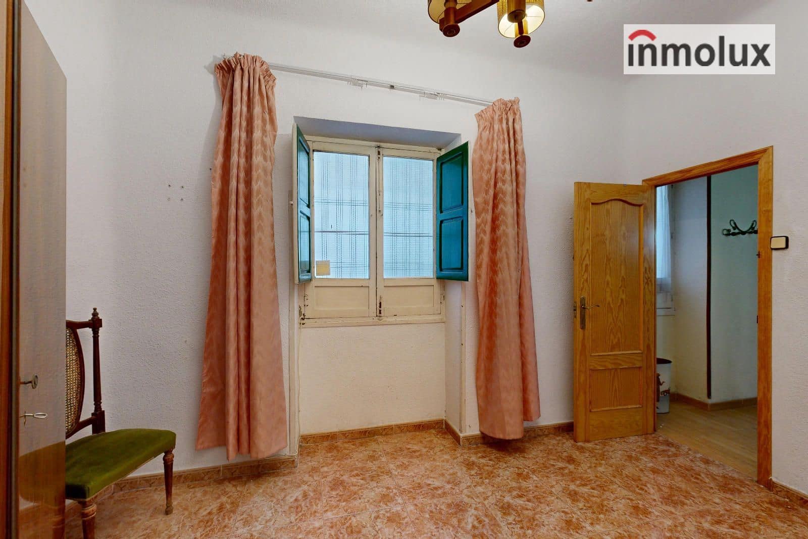 4 bedroom Flat for sale in Alicante / Alacant city - € 170,000 (Ref: 9490094)