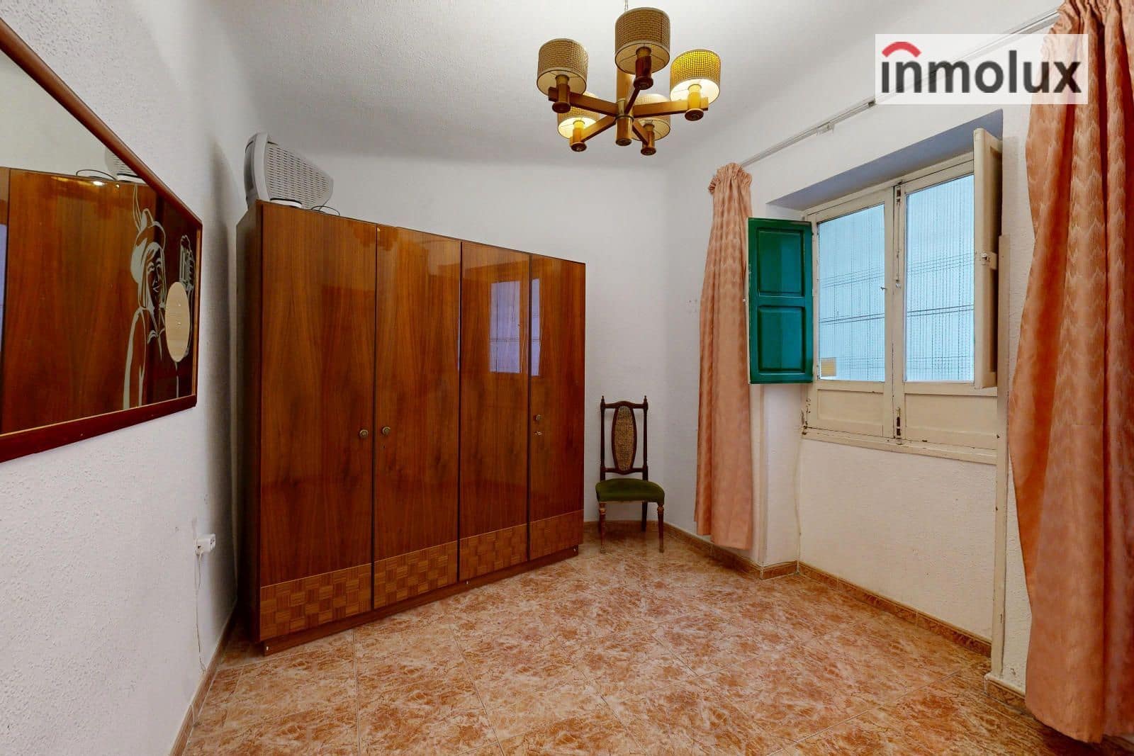 4 bedroom Flat for sale in Alicante / Alacant city - € 170,000 (Ref: 9490094)