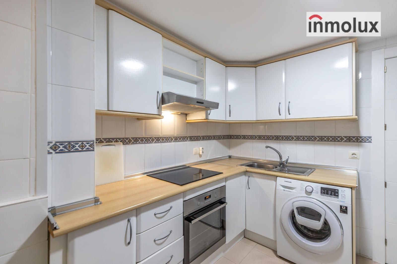 Appartement de 3 chambres à louer à Playa de San Juan avec piscine garage - 1 300 € (Ref: 9510286)