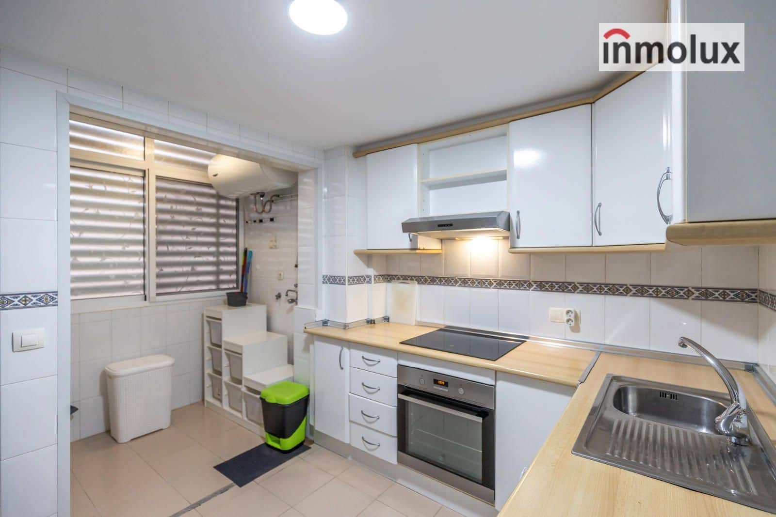 Appartement de 3 chambres à louer à Playa de San Juan avec piscine garage - 1 300 € (Ref: 9510286)