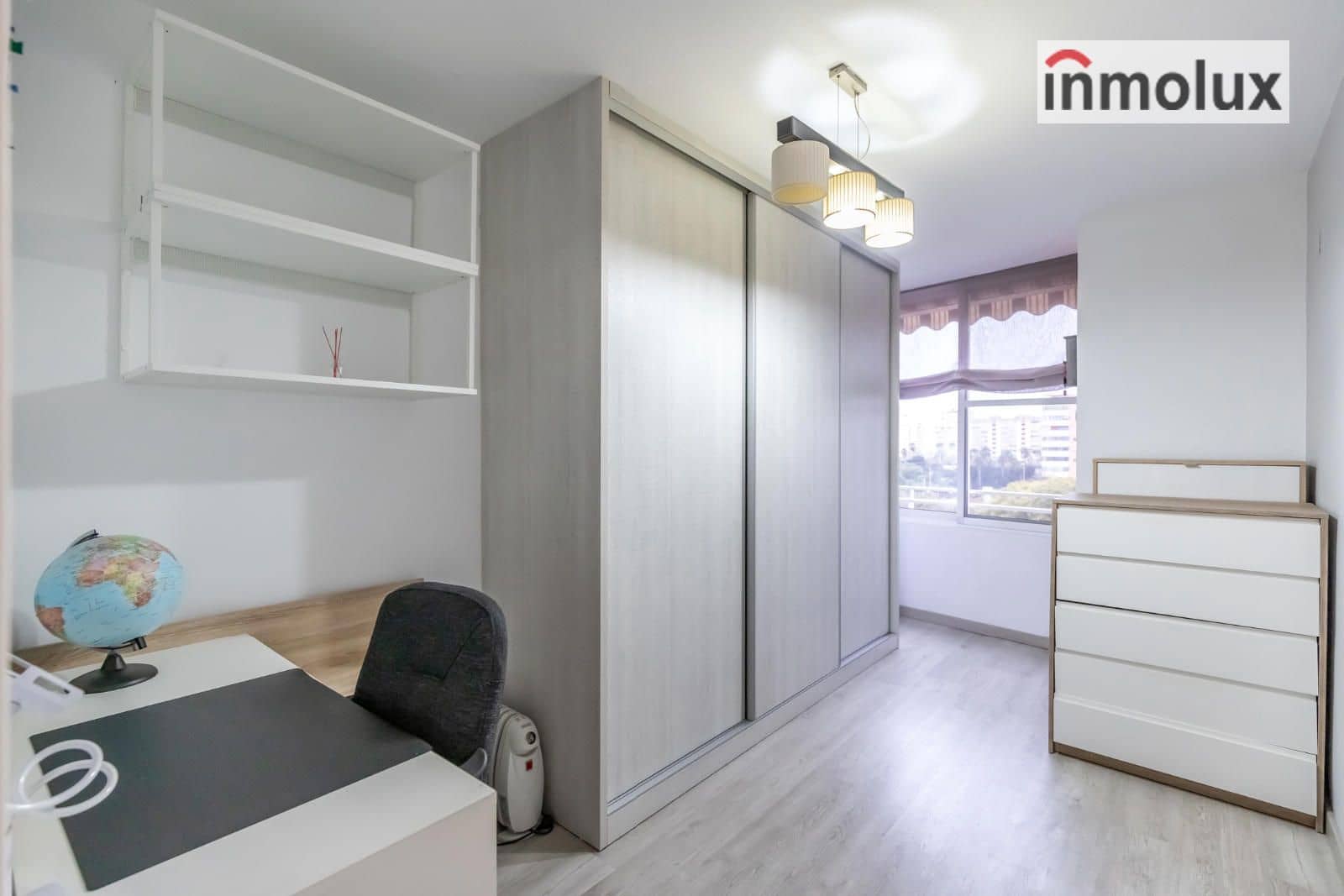 Appartement de 3 chambres à louer à Playa de San Juan avec piscine garage - 1 300 € (Ref: 9510286)