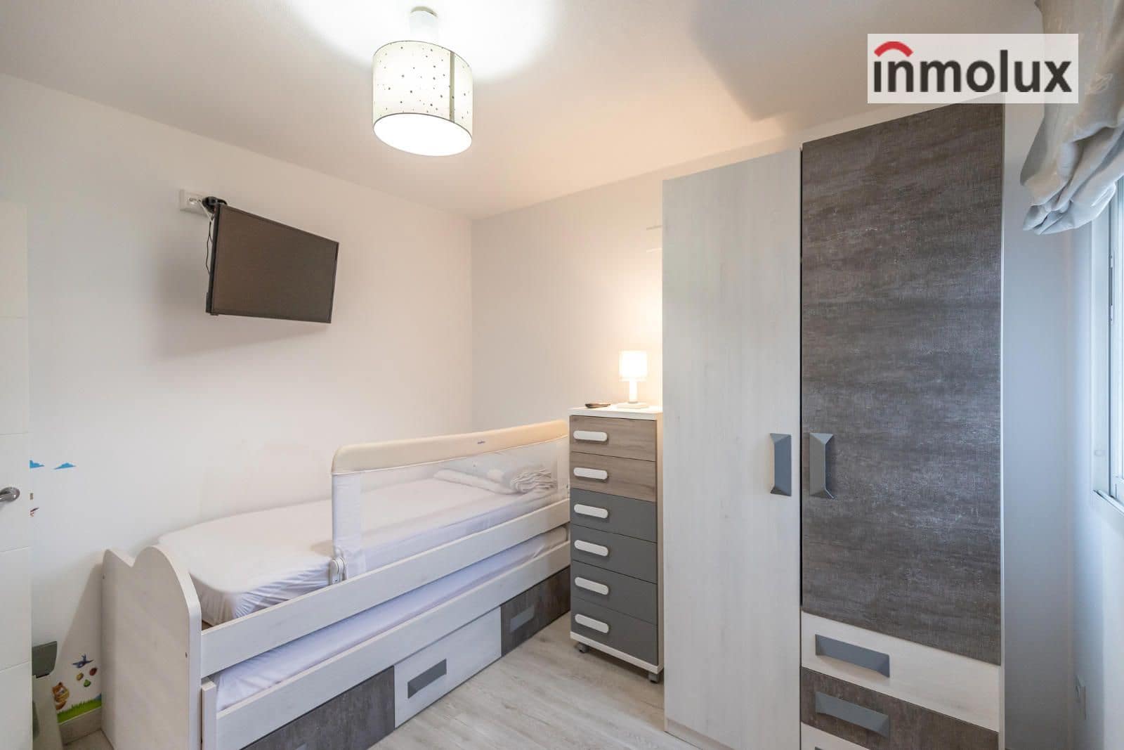 Appartement de 3 chambres à louer à Playa de San Juan avec piscine garage - 1 300 € (Ref: 9510286)