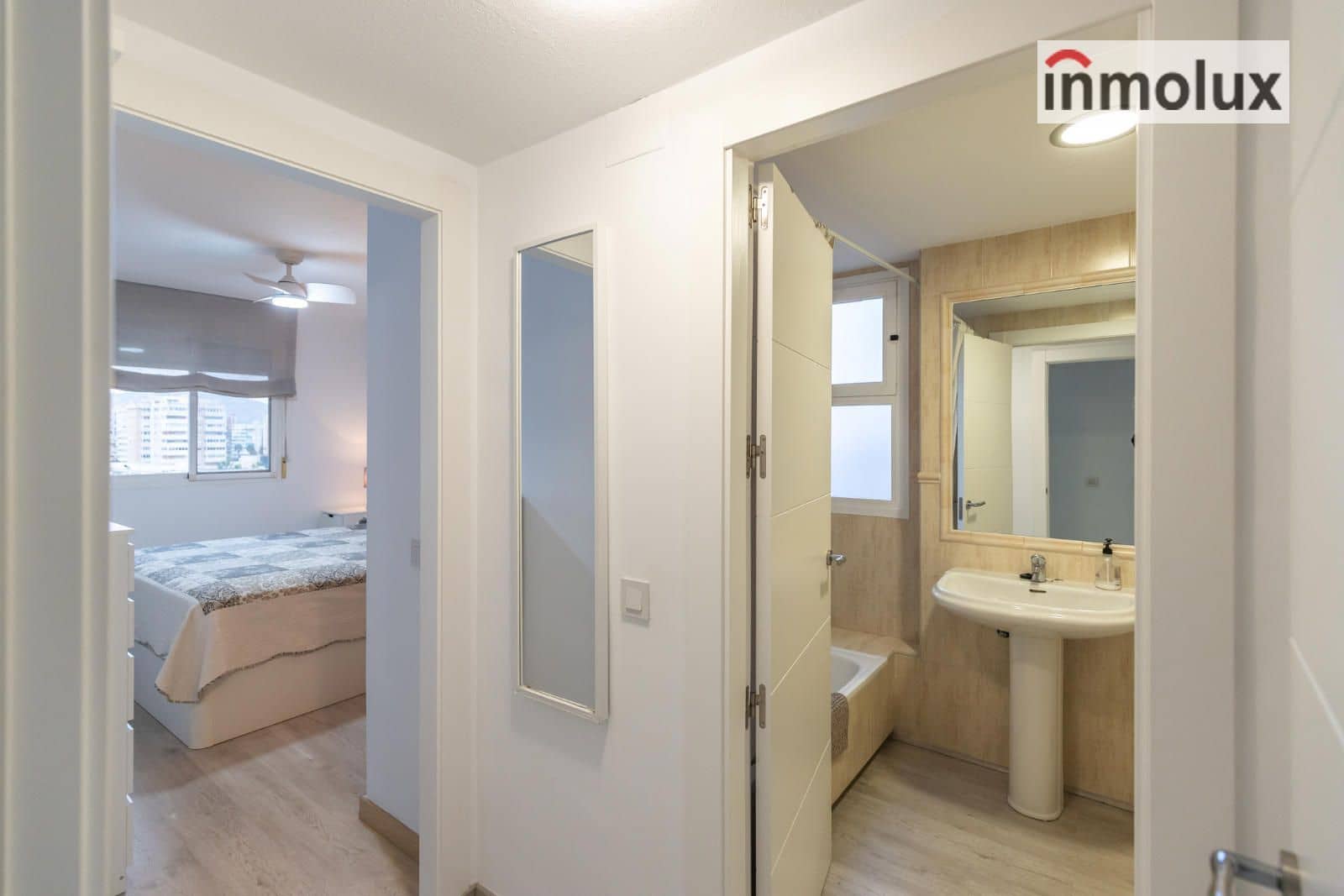 Appartement de 3 chambres à louer à Playa de San Juan avec piscine garage - 1 300 € (Ref: 9510286)