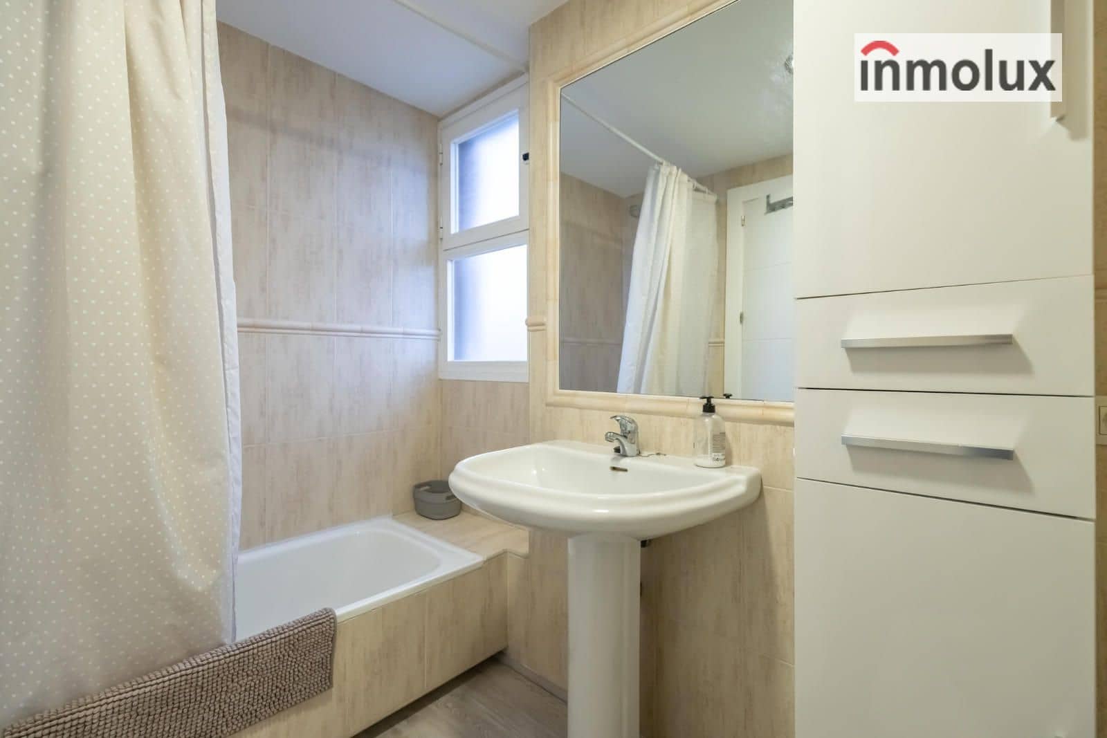 Appartement de 3 chambres à louer à Playa de San Juan avec piscine garage - 1 300 € (Ref: 9510286)