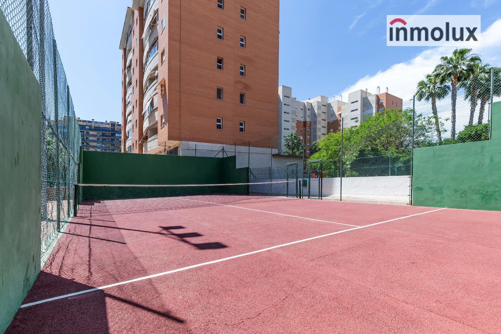 Appartement de 3 chambres à louer à Playa de San Juan avec piscine garage - 1 300 € (Ref: 9510286)