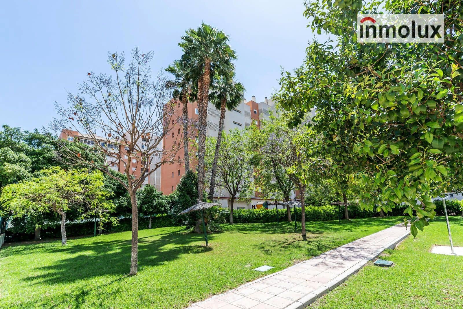 Appartement de 3 chambres à louer à Playa de San Juan avec piscine garage - 1 300 € (Ref: 9510286)