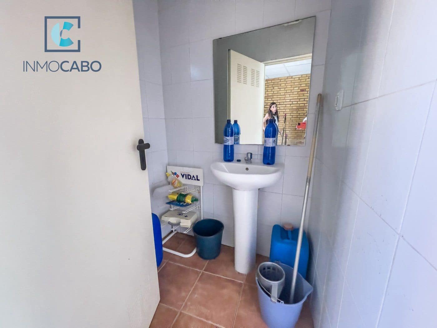 Kaupallinen vuokrattavana paikassa Cala Flores - 600 € (Ref: 7525879)