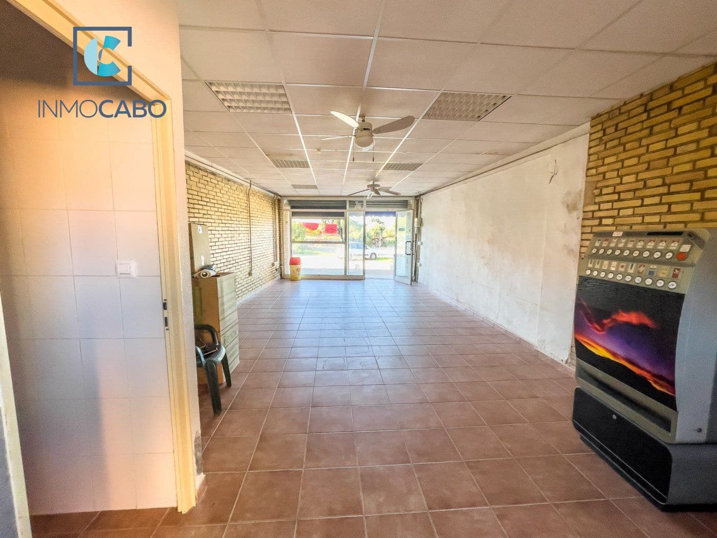 Kaupallinen vuokrattavana paikassa Cala Flores - 600 € (Ref: 7525879)