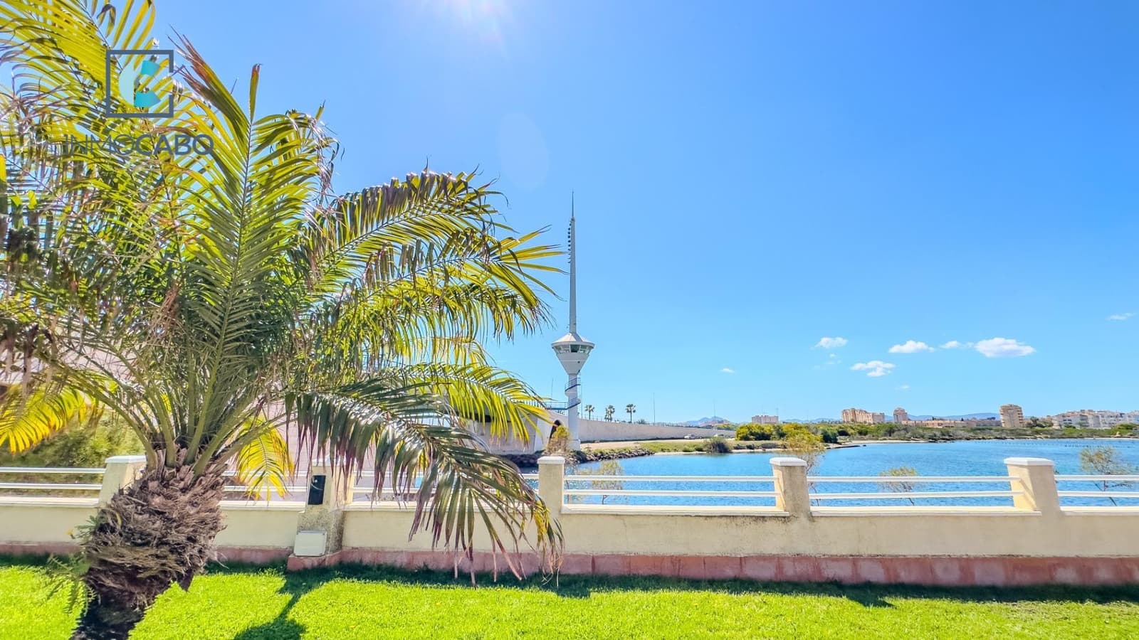 2 soverom Leilighet til salgs i La Manga del Mar Menor med svømmebasseng garasje - € 153 000 (Ref: 9200647)