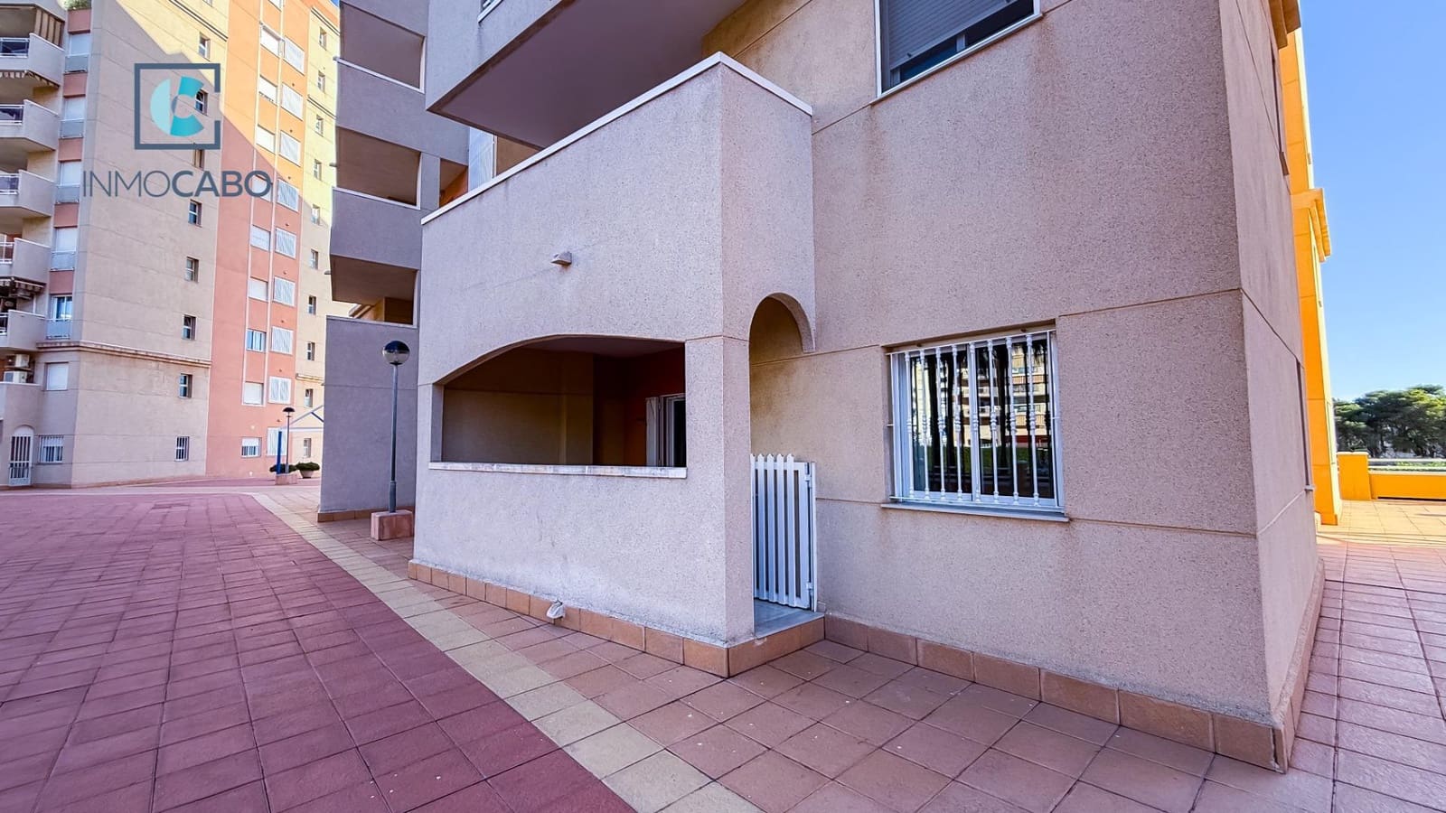 2 Zimmer Apartment zu verkaufen in La Manga del Mar Menor mit Pool - 148.000 € (Ref: 9301208)