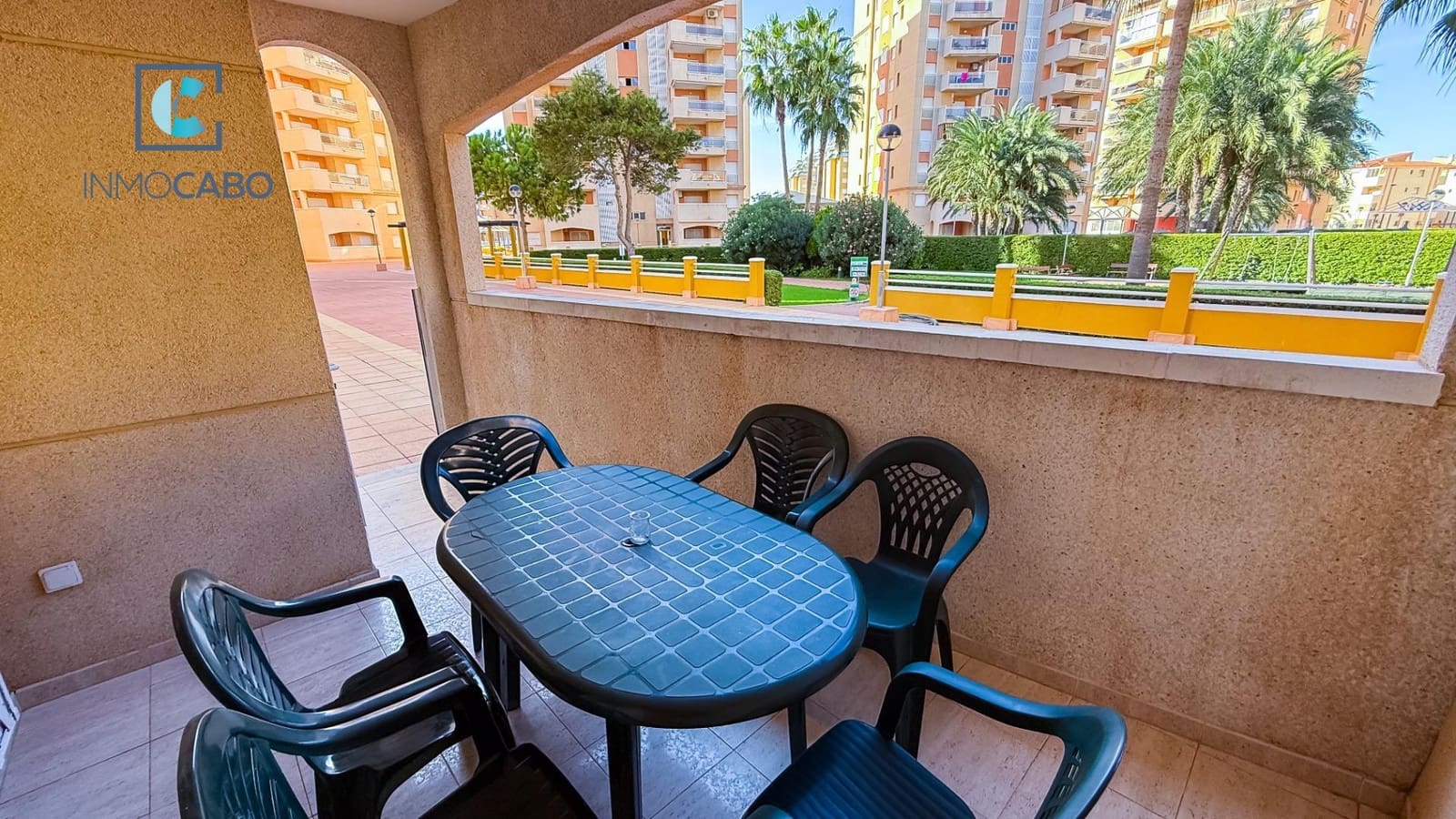 2 Zimmer Apartment zu verkaufen in La Manga del Mar Menor mit Pool - 148.000 € (Ref: 9301208)